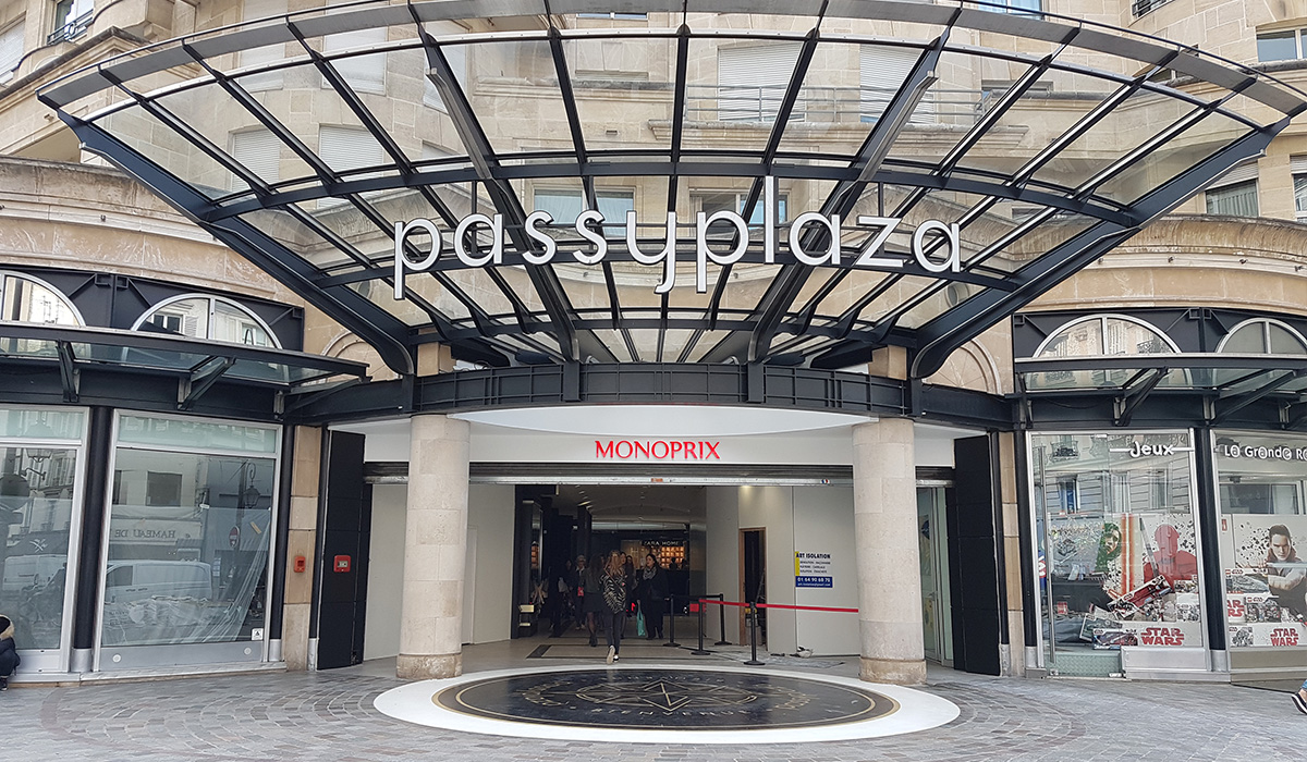 passy-plaza-devanture-enseigne-paris